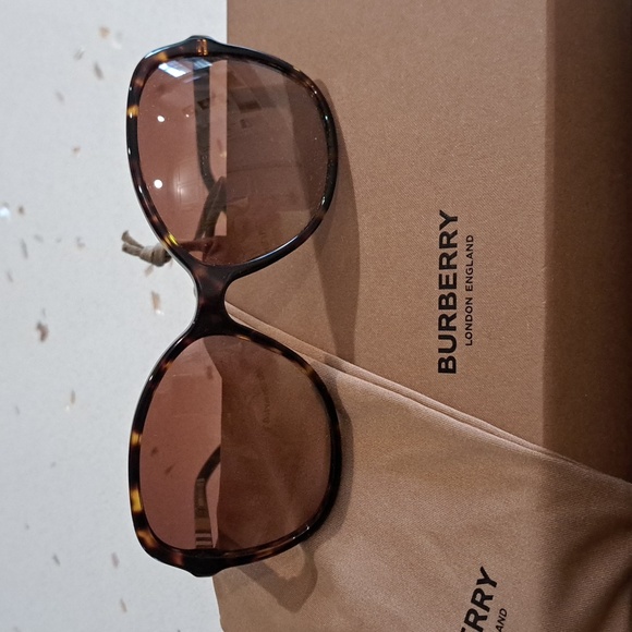 NWT Burberry Dark Havana Women's Sunglasses! - Picture 6 of 13